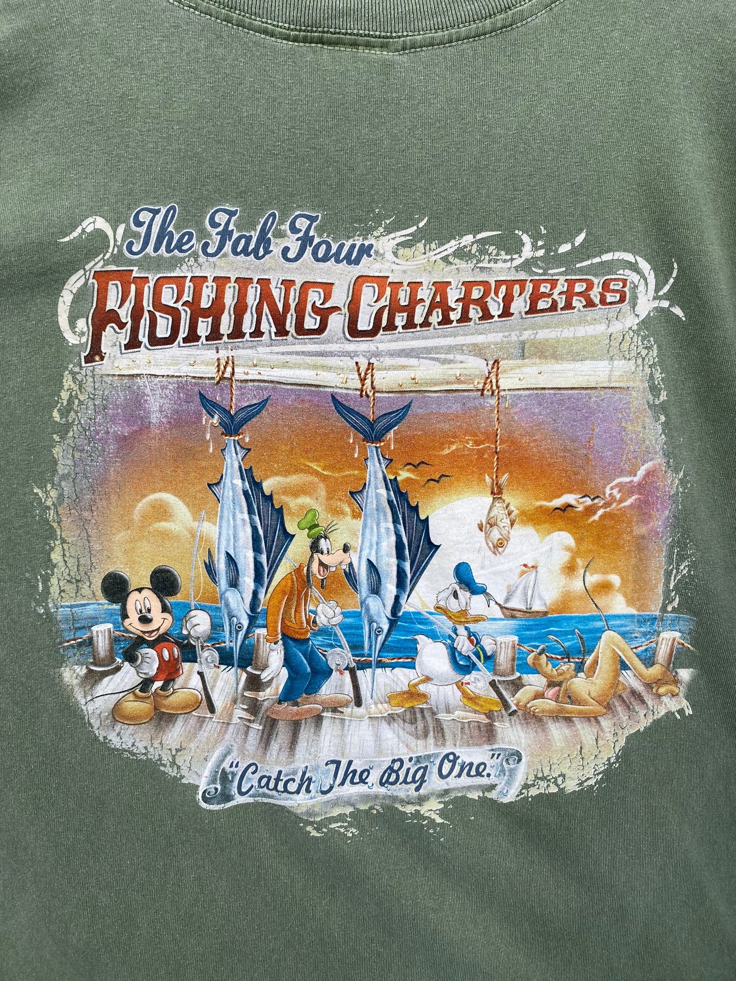 【古着】WALT Disney World Mickey FISHING CHARTERS Short Sleeve Tee XL