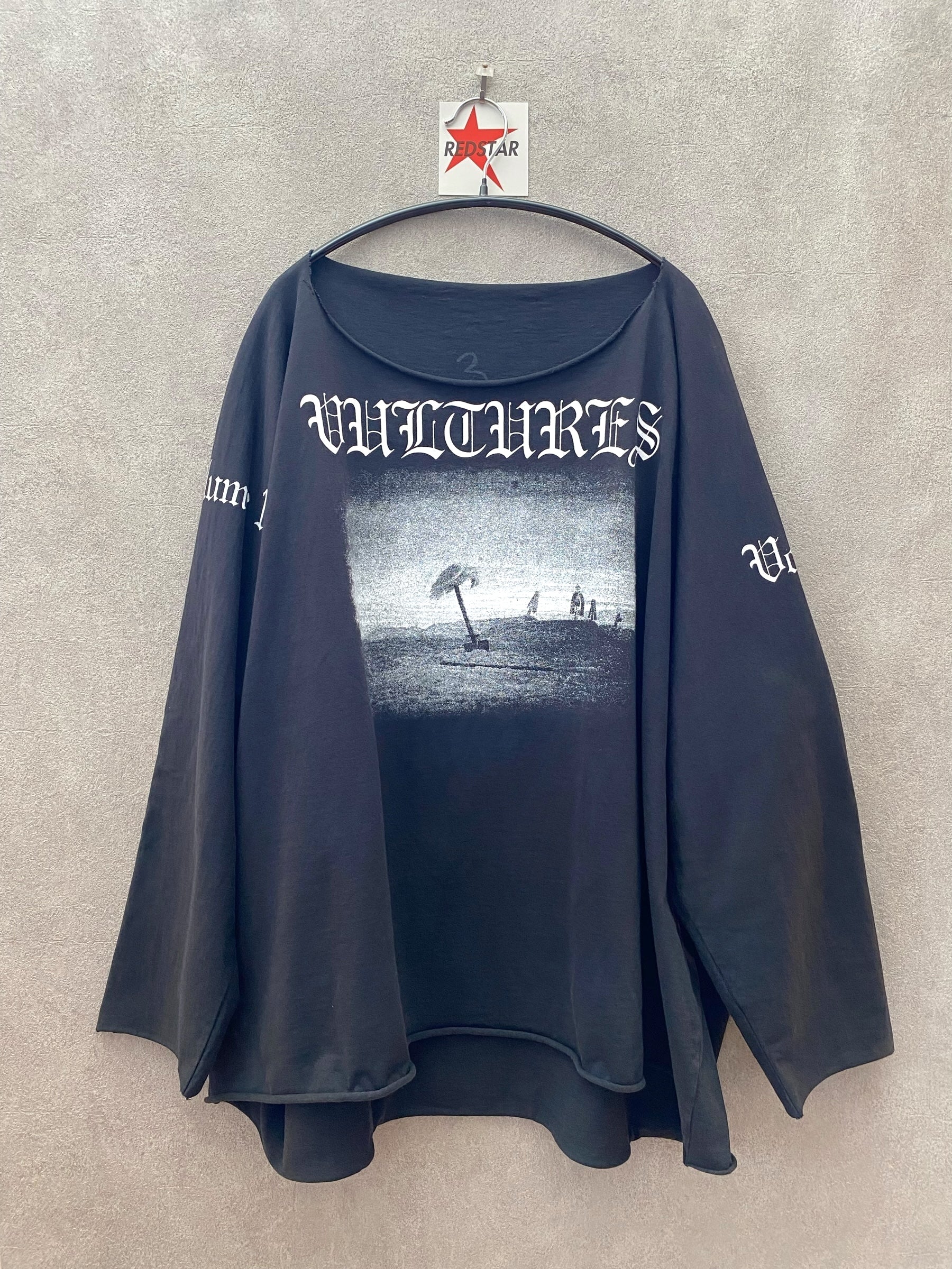 Kanye West Vultures 長袖Tシャツ　サイズ2 中古】YZY Kanye West Vultures long sleeve Tee XL – STORAGE